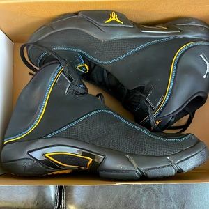 Vintage 2007 Authentic Jordan Melo M4 black metallic, worn a few times Size 12